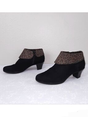 MUNRO Grace Cuff Suede Booties US 9